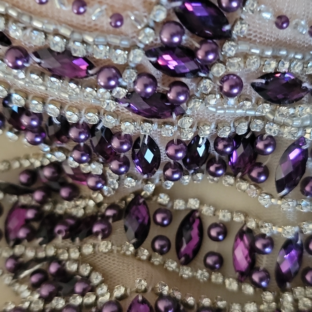 BEAUTIFUL NEW PROM  DRESS IN PURPLE COLOR - Picture 8 of 10